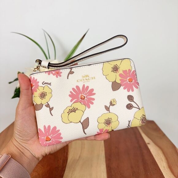 NWT Coach Corner Zip Wristlet With Floral Cluster Print - Picture 4 of 6